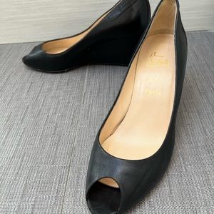 Worn once louboutain wedge black leather